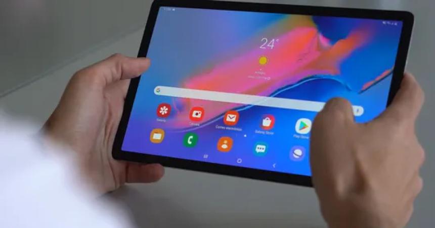 El Gobierno comenzoacute a contactar a las personas que recibiraacuten tablets