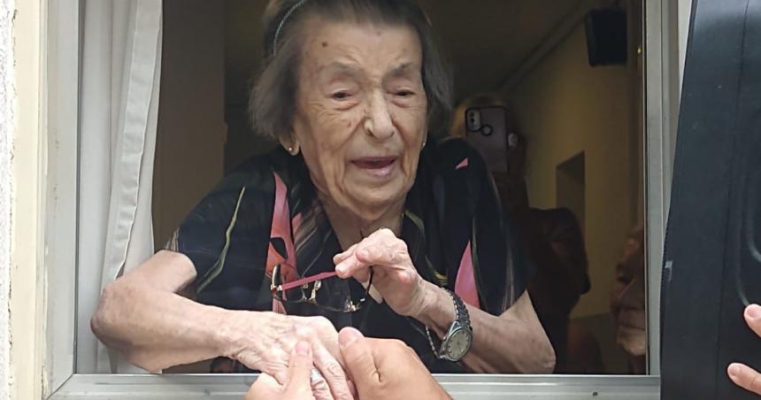 Fotos y videos- celebraron los 100 antildeos de Teresa Homs en el Hogar de Ancianos