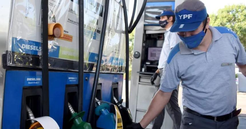 YPF tambieacuten aumentoacute sus combustibles un 4-en-porciento- en promedio