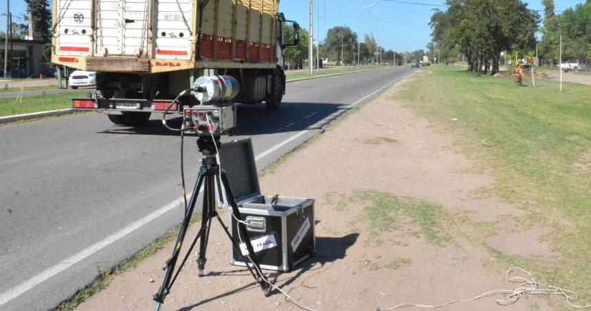 En tres horas registraron 2233 vehiacuteculos en la avenida Peroacuten