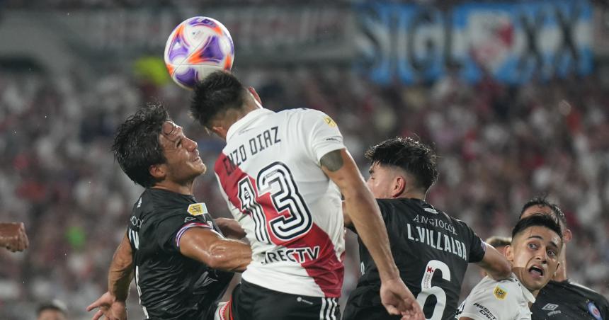 Vigliano fue suspendido tras el gol anulado a Argentinos ante River
