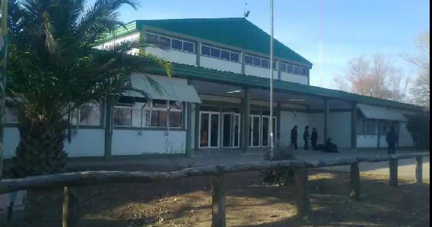 Un alumno fue armado a la Escuela Agroteacutecnica