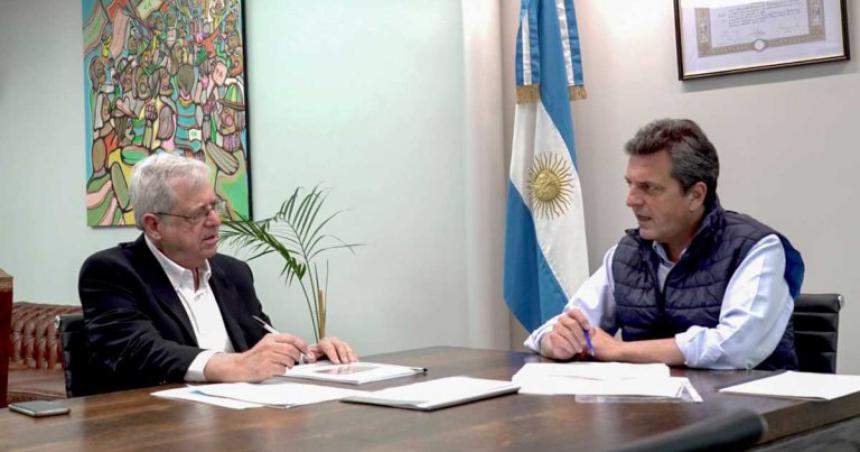 El Gobierno busca la aprobacioacuten del FMI para liberar un desembolso clave