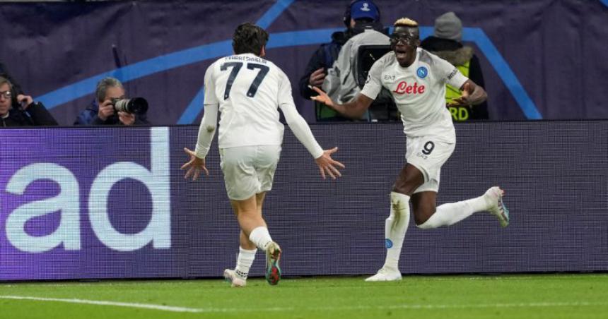 Napoli derrotoacute al Eintracht Frankfurt en Alemania