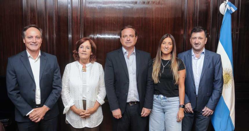 Reveacutes para Cristina Kirchner en el Senado- se fracturoacute el bloque oficialista