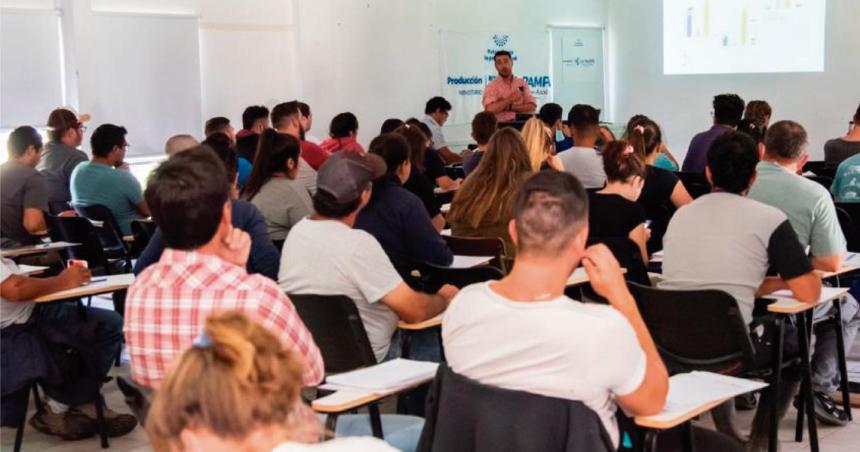 Un encuentro con referencias del agro sobre desafiacuteos y oportunidades