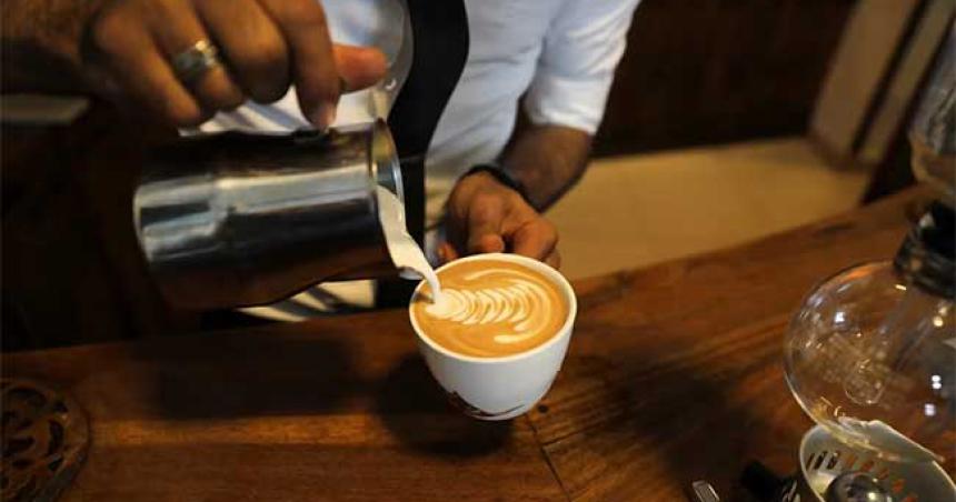 La cafeiacutena bajo la lupa- coacutemo afecta realmente a nuestro cuerpo