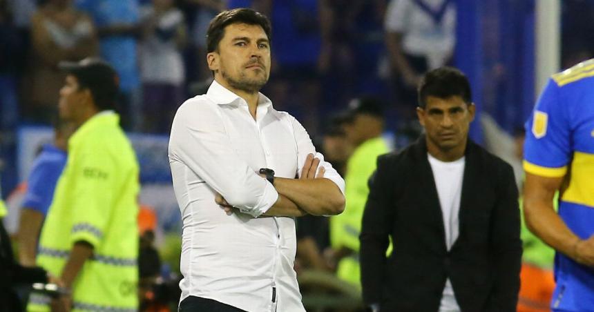 El Cacique Medina se fue de Veacutelez tras la derrota con Boca