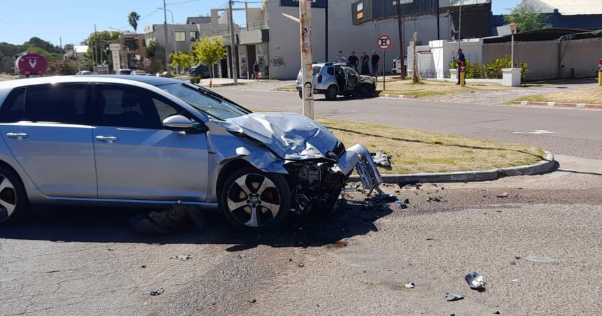 Otro fuerte choque en el riesgoso cruce de Tello y Ruta 5