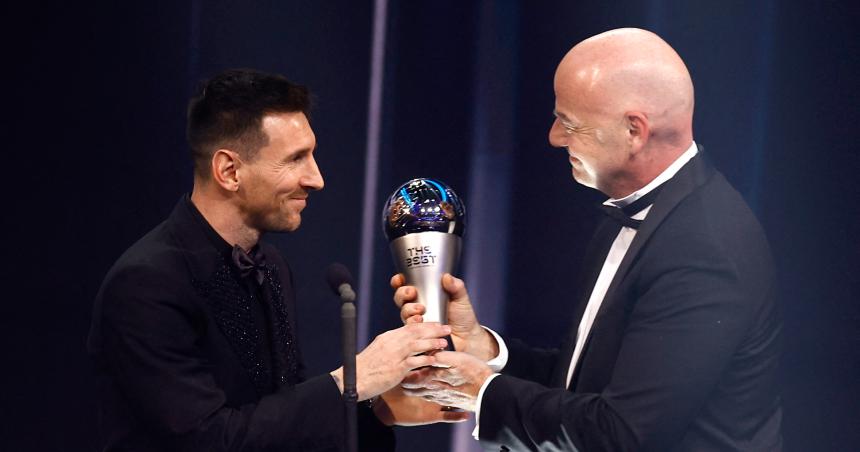 Argentina arrasoacute con el Premio The Best- Leo Messi Dibu Martiacutenez Lionel Scaloni y la hinchada