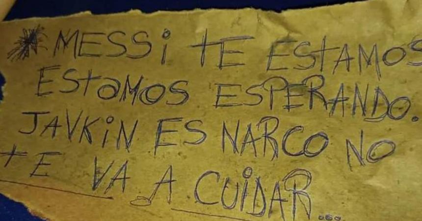 Balearon un suacuteper de la familia de Antonella Rocuzzo- dejaron un mensaje para Messi