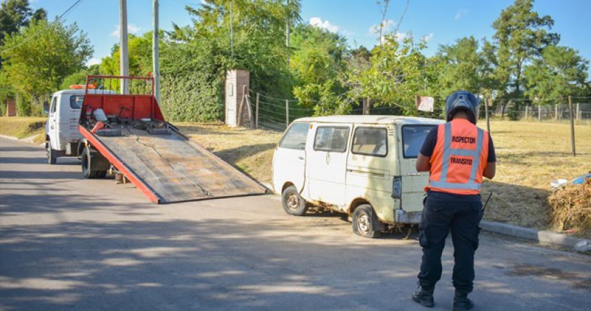 La Municipalidad de Pico removioacute vehiacuteculos abandonados en la viacutea puacuteblica