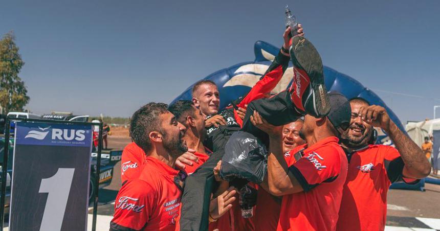 Catalaacuten Magni festejoacute en el Turismo Carretera en Neuqueacuten