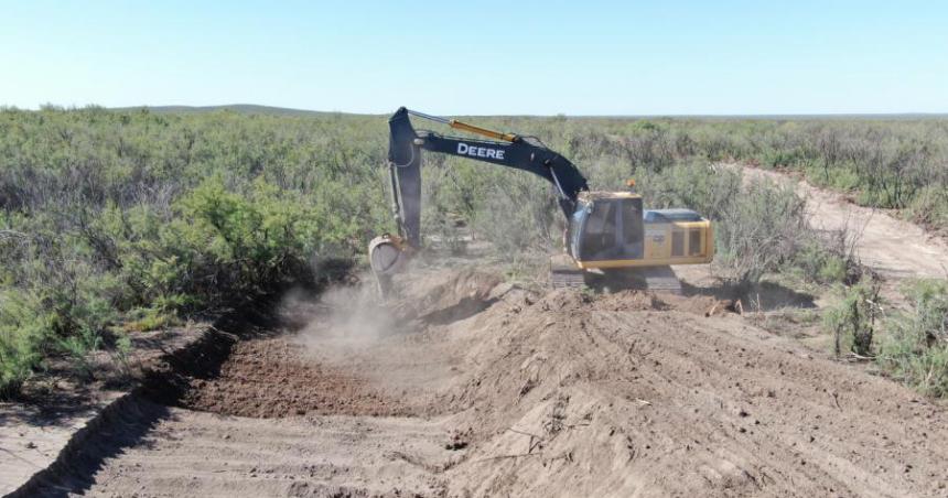 Avanzan obras en el tramo pampeano del cauce del Atuel