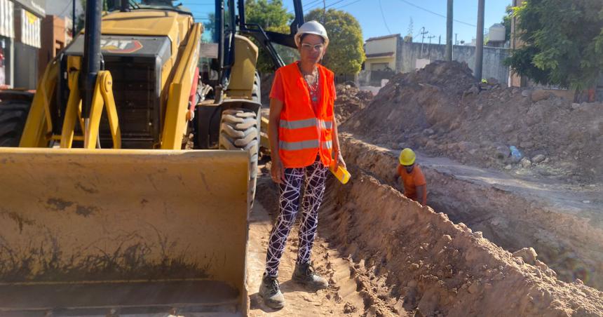 Una mujer al frente de la obra de infraestructura de Villa del Busto