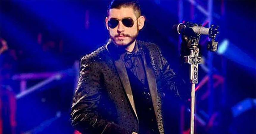 Tiraron del escenario a Ulises Bueno en pleno show y le robaron todo