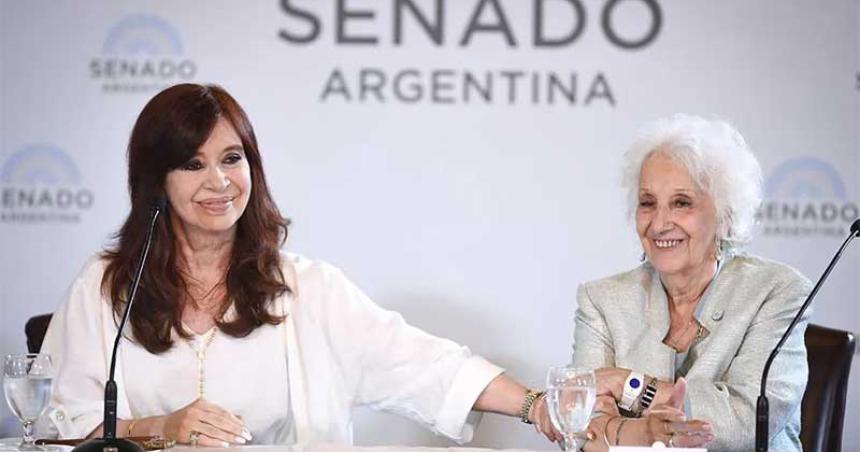Cristina Kirchner reaparecioacute en puacuteblico con un acto en el Senado y pidieron por su candidatura