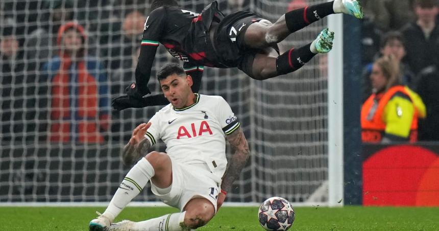 A Tottenham no le alcanzoacute con el empate y perdioacute la serie ante Milan