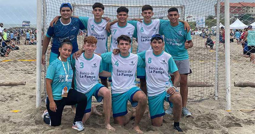 Juegos Evita- victorias del handball voacuteley y fuacutetbol en Chapadmalal