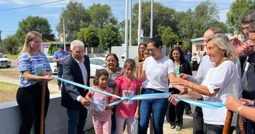 Familias de Metileo y Conhello recibieron sus viviendas