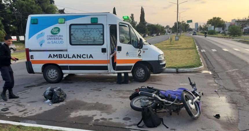 Murioacute el motociclista que chocoacute contra un auto sobre la Avenida Peroacuten