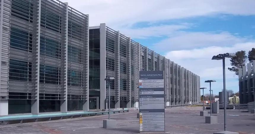 Apelaraacuten la leve condena de la madre que abusoacute de su hija de 6 antildeos