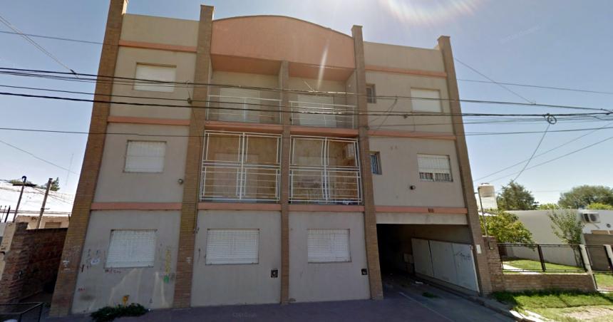 Rompioacute una puerta a patadas y asaltoacute a una chica- fue detenido