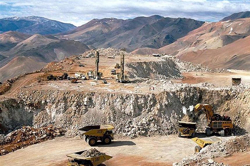 Columna ambiental- La mineriacutea vende espejitos de color verde