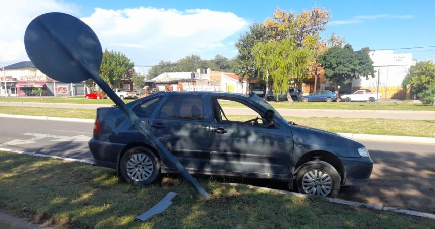 Dos heridos por un nuevo vuelco en la avenida Peroacuten