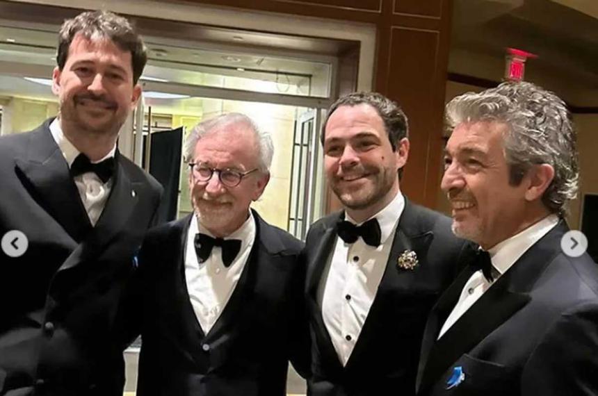 Solo buenos recuerdos la foto de Steven Spielberg junto a Ricardo Dariacuten Peter Lanzani y Santiago Mitre