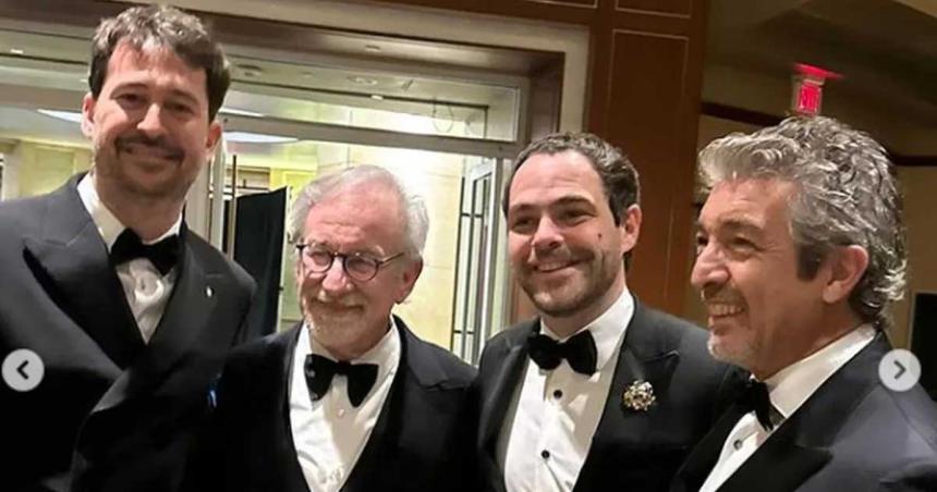 Solo buenos recuerdos la foto de Steven Spielberg junto a Ricardo Dariacuten Peter Lanzani y Santiago Mitre
