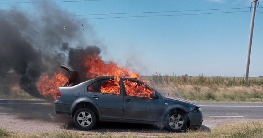 Rentas no le da la baja de patente y no puede cobrar el seguro del auto que se le quemoacute