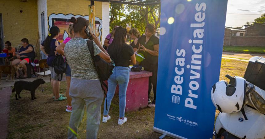 Inscriben para el Progresar y para becas provinciales