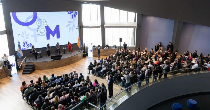 Poliacuteticas puacuteblicas pampeanas en el Foro El Mundo laboral con mirada de mujer