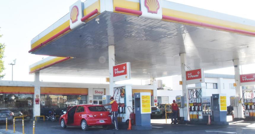 Shell aumentoacute el combustible un 38-en-porciento-