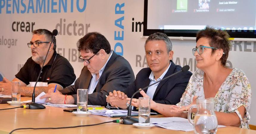 Transfieren dos terrenos a comunidades aboriacutegenes en Parera y Acha