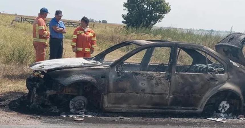 Rentas dio de baja la patente del auto quemado