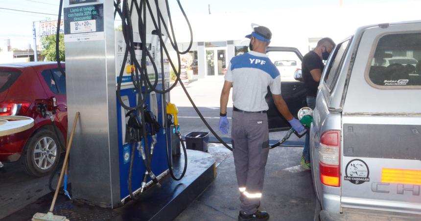 YPF aumentoacute los combustibles- la suacuteper en Santa Rosa supera los 160 pesos