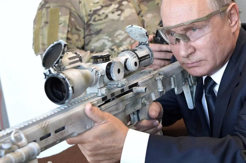 Emiten orden de detencioacuten contra Putin por criacutemenes de guerra