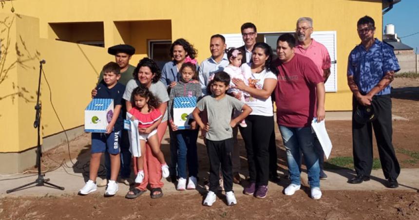Dos familias de La Reforma recibieron viviendas del Plan Mi Casa 1