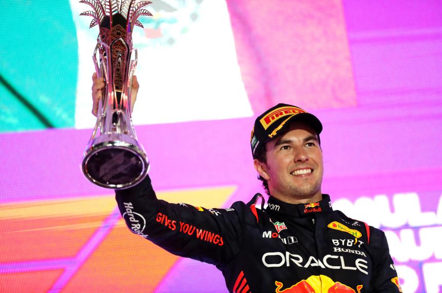 Checo Peacuterez se llevoacute la victoria en Arabia Saudita con 1-2 para Red Bull