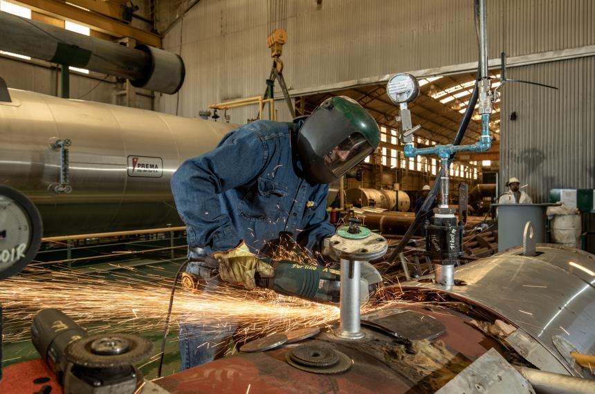 La industria pyme crecioacute en febrero 48-en-porciento- interanual y 12-en-porciento- respecto a enero