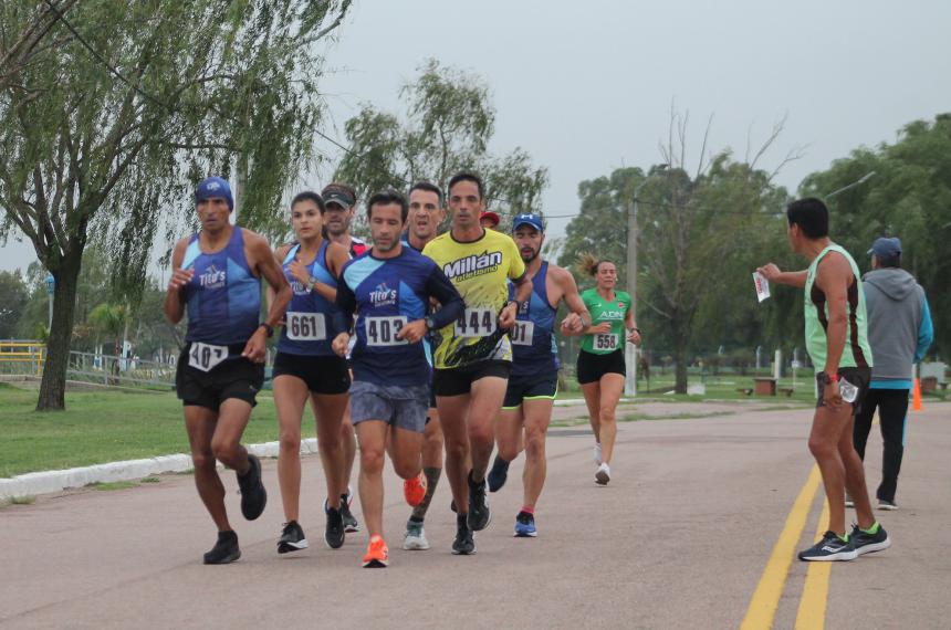 Moya y Fermiacuten dominaron en los 20K