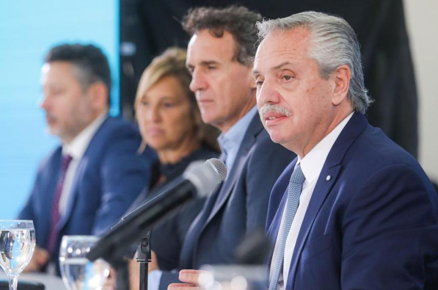Estamos poniendo en pie a la salud y a la educacioacuten puacuteblica afirmoacute el Presidente