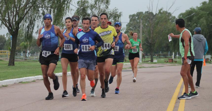 Moya y Fermiacuten dominaron en los 20K