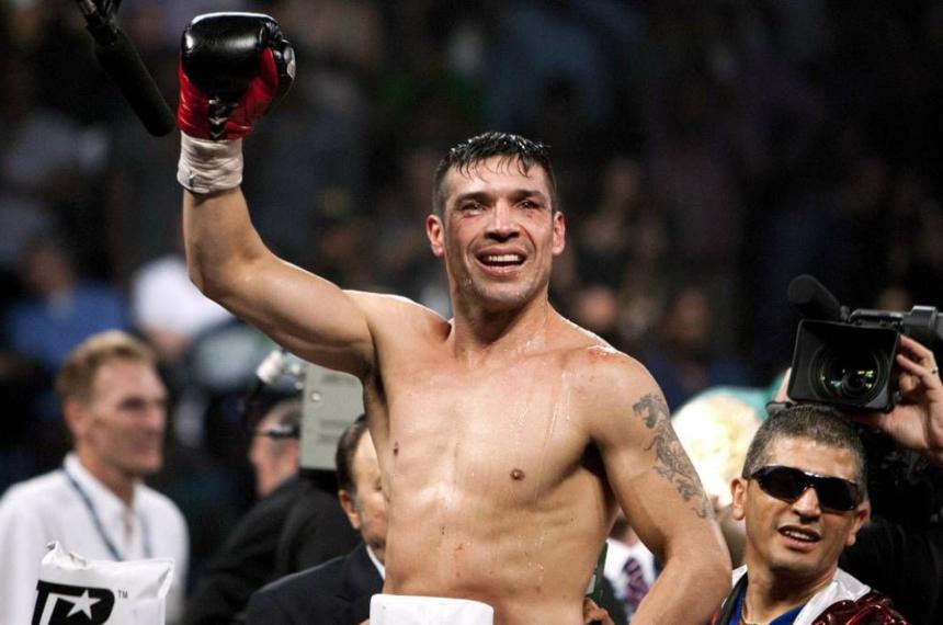 Sergio Martiacutenez se sube al ring en el Luna Park