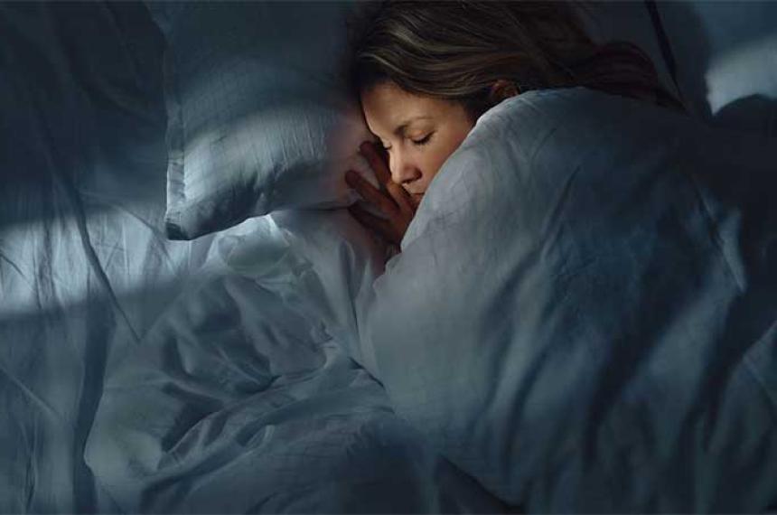 Estos son los riesgos de dormir demasiado