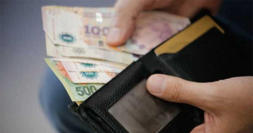 Empresarios y gremios acordaron suba del salario miacutenimo del 266-en-porciento- solo por tres meses