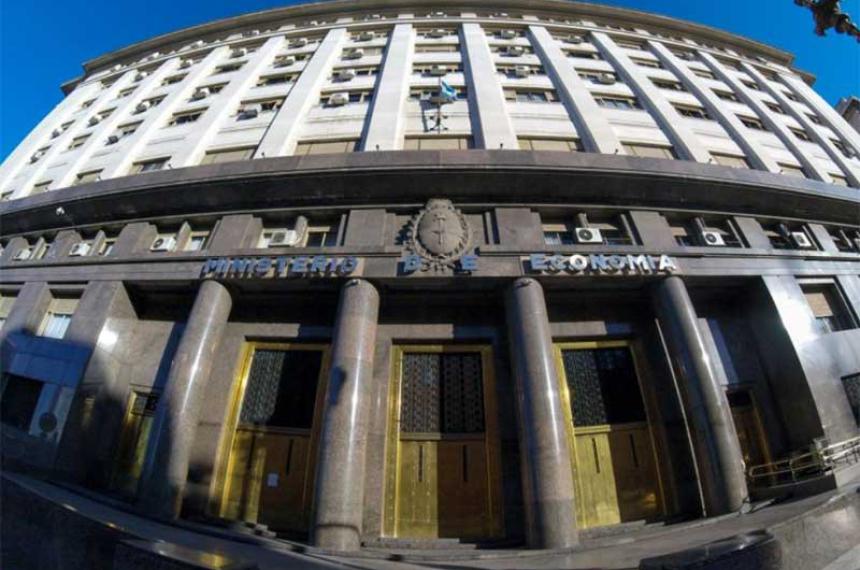 El Tesoro consiguioacute cubrir los vencimientos de la deuda y obtuvo financiamiento neto por casi 50000 millones