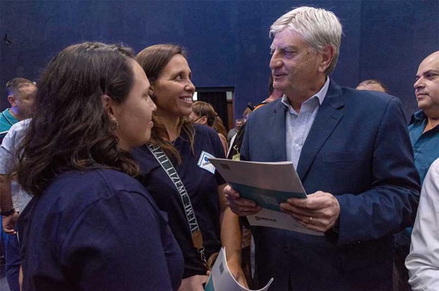 Se entregaron 750 millones para Infraestructura y luminarias en clubes pampeanos